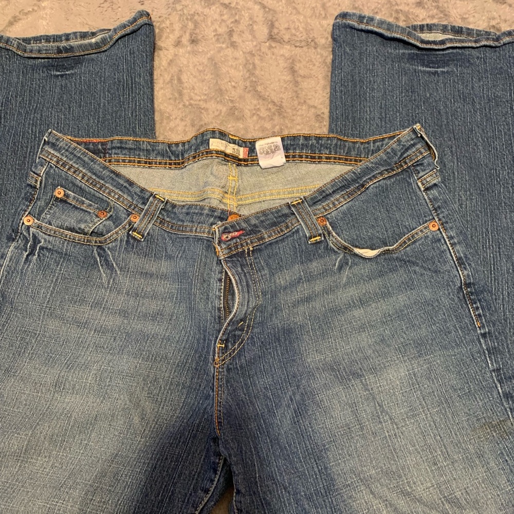 Woman’s Levi jeans